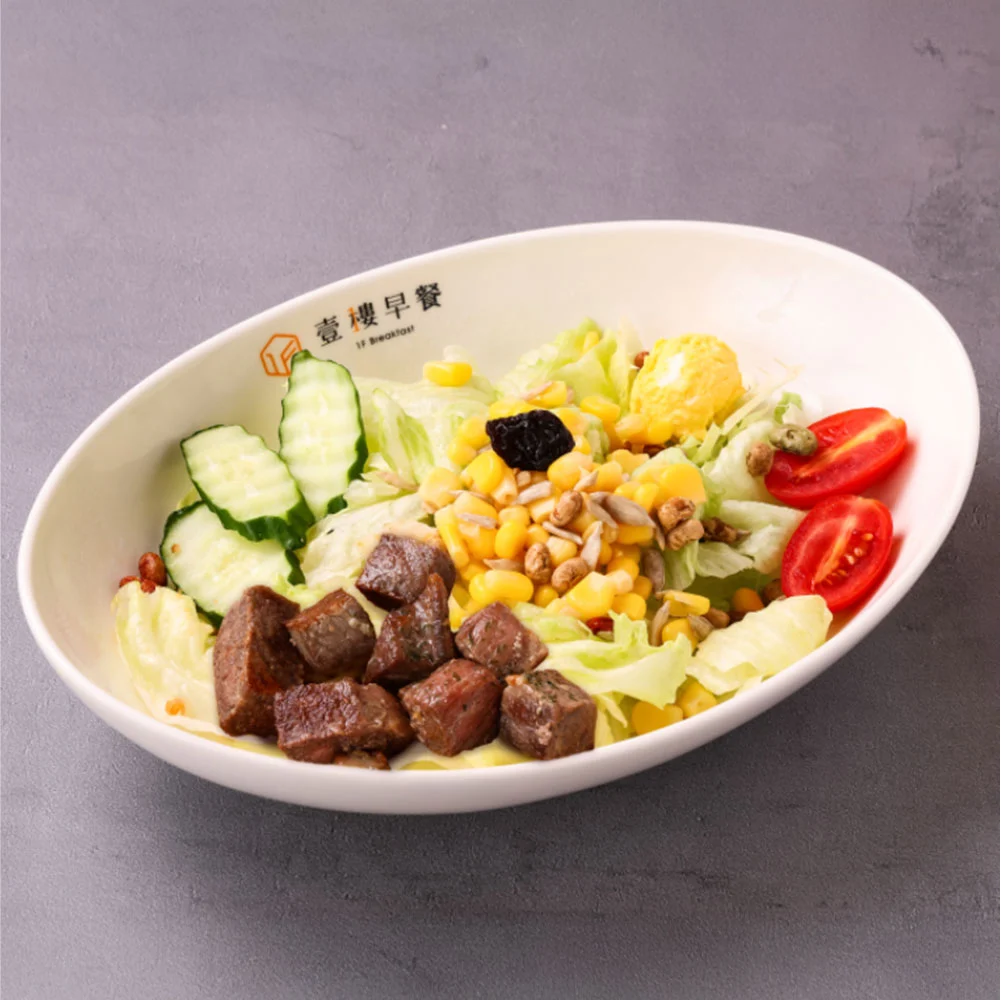 烘烤骰子牛沙拉